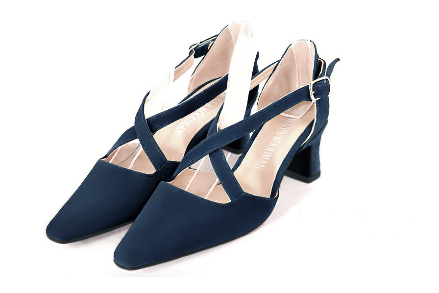 Navy blue open side elegant shoes, with crossed straps. Tapered toe. Medium spool heels.
